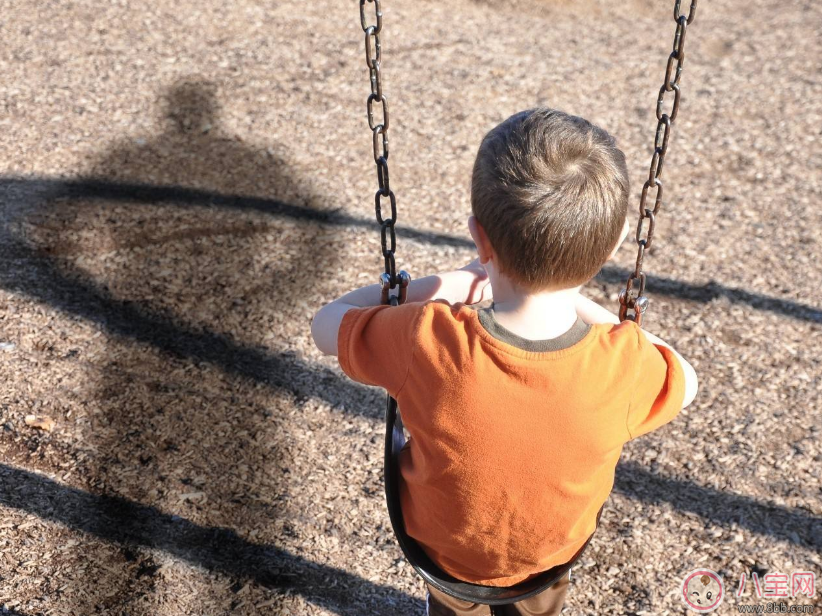 聽到孩子說臟話慌了 其實(shí)讓孩子不當(dāng)回事說臟話就會(huì)過去