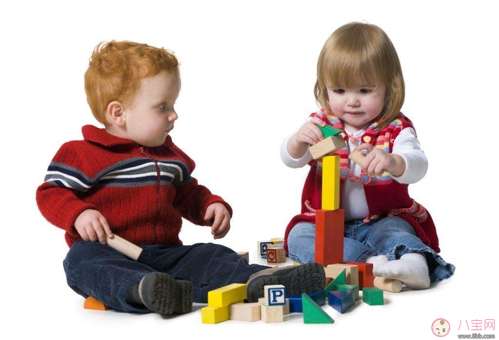 如何提高寶寶交往能力 家長(zhǎng)應(yīng)該如何做