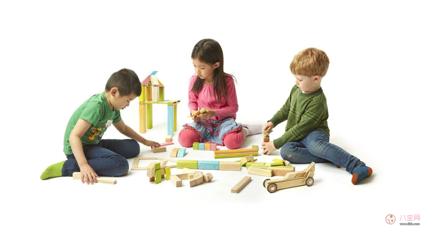 如何提高寶寶交往能力 家長(zhǎng)應(yīng)該如何做