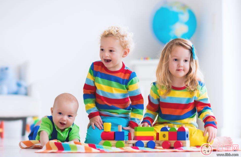 玩積木對孩子的智力開發(fā)大 怎么帶孩子玩積木