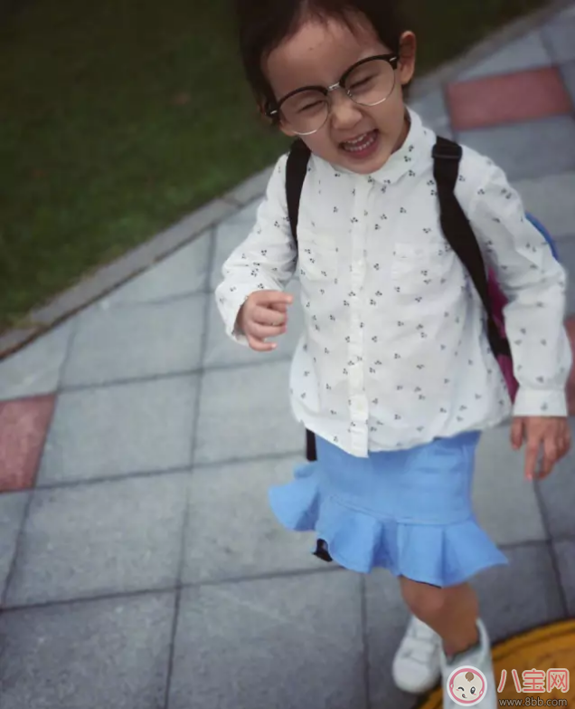 賈靜雯頻繁曬娃遭網(wǎng)友批不安全