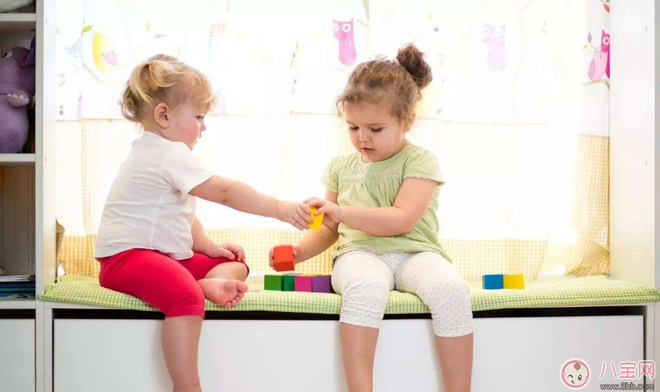 上學(xué)后就不愿意和別人交流 孩子社交能力差如何培養(yǎng) 上學(xué)后就不愿意和別人交流 孩子社交能力差如何培養(yǎng)