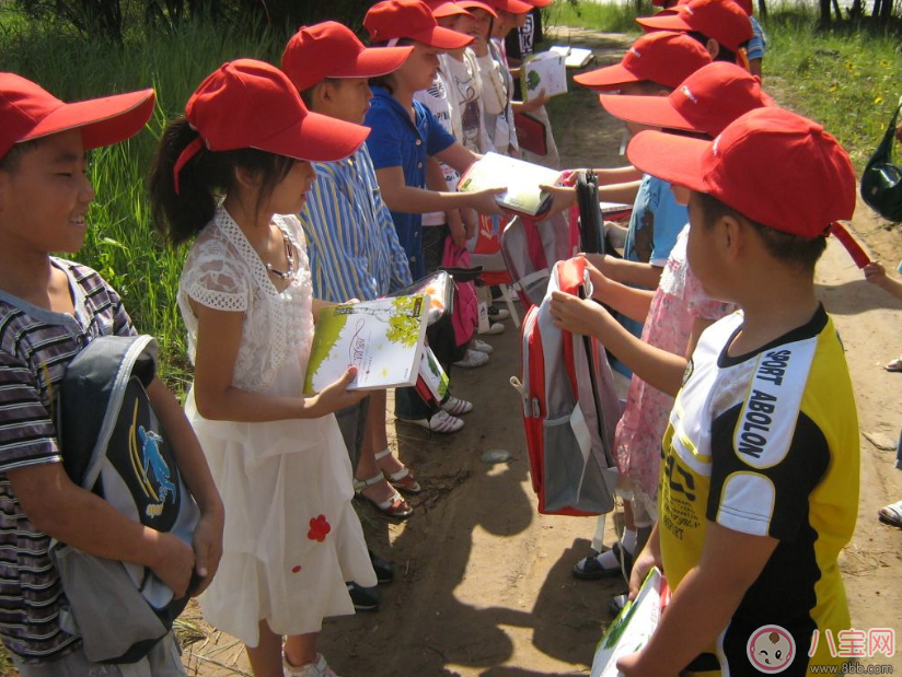 上學(xué)后就不愿意和別人交流 孩子社交能力差如何培養(yǎng) 上學(xué)后就不愿意和別人交流 孩子社交能力差如何培養(yǎng)