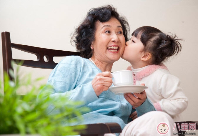 老人帶孩子好不好 老人帶娃說(shuō)的這些話會(huì)毀了孩子