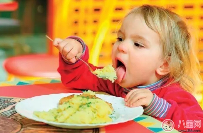 寶寶吃不慣幼兒園的飯?jiān)趺崔k 如何培養(yǎng)孩子的吃飯習(xí)慣 寶寶吃不慣幼兒園的飯?jiān)趺崔k 如何培養(yǎng)孩子的吃飯習(xí)慣