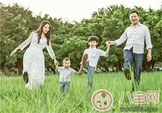 聽故事 讓孩子的想象力飛一會(huì)兒 聽故事 讓孩子的想象力飛一會(huì)兒