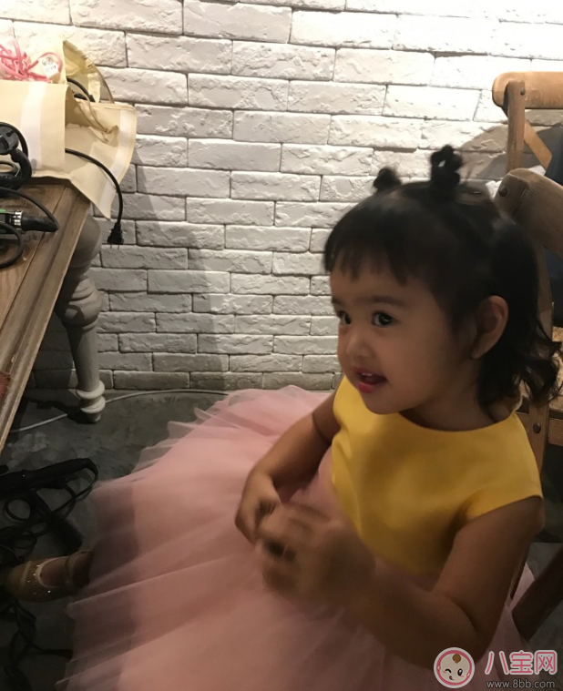 包文婧女兒餃子梳超可愛哪吒頭 超可愛哪吒頭怎么扎