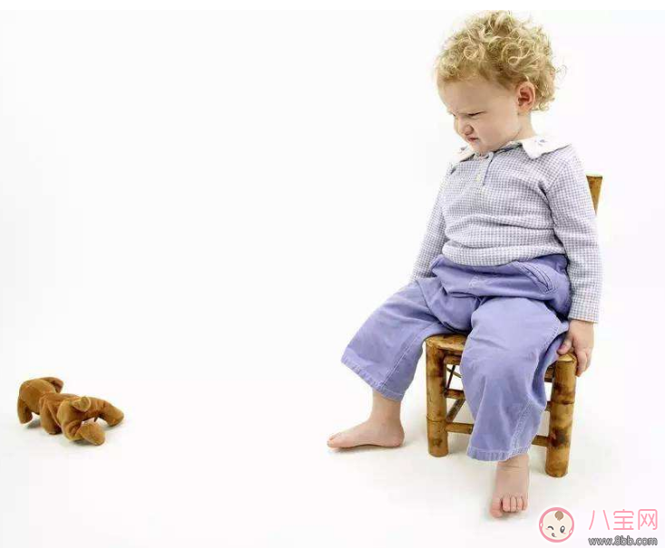 孩子居然喜歡丟玩具找樂子 孩子丟東西習(xí)慣要糾正