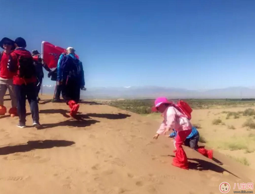 樂嘉帶4歲女兒穿越沙漠徒步76公里 女兒腿上發(fā)滿皰疹 樂嘉帶4歲女兒穿越沙漠徒步76公里 女兒腿上發(fā)滿皰疹