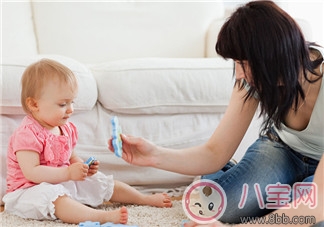 寶寶愛(ài)玩拼圖好處多 提升智力強(qiáng)化邏輯 寶寶愛(ài)玩拼圖好處多 提升智力強(qiáng)化邏輯