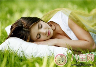 起床太晚 上班女性如何讓自己看起來(lái)清醒