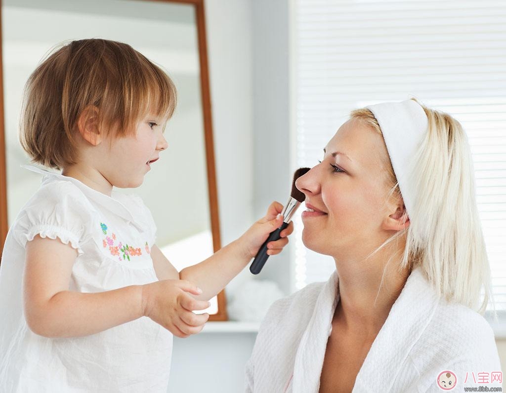 寶媽工作忙  職場(chǎng)女性如何與孩子交流