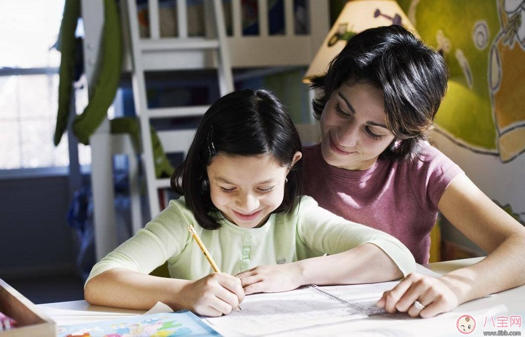 怎么教孩子學(xué)習(xí)英文  家長應(yīng)該怎么做