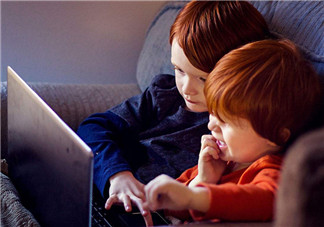 寶寶利用游戲?qū)W習  如何確保孩子成長