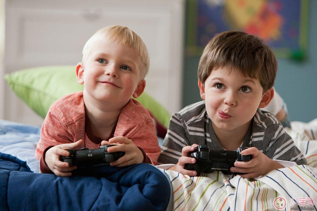 兒童玩電玩游戲好處也多多  玩電玩游戲注意事項