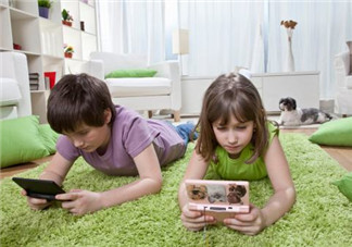 兒童玩電玩游戲好處也多多  玩電玩游戲注意事項