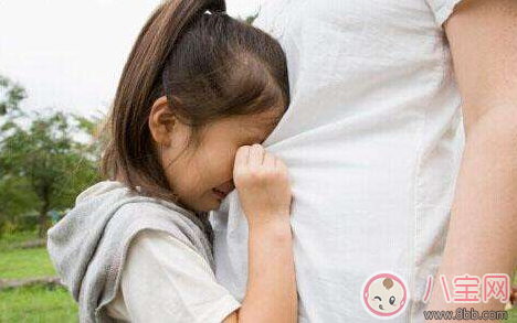孩子太黏人怎么應(yīng)付 過分依賴父母的孩子怎么培養(yǎng)