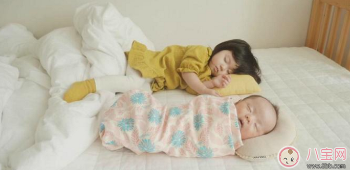 親子故事 記錄下兩個寶寶成長的瞬間