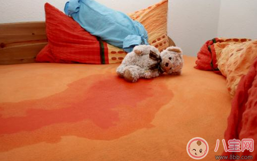 寶寶愛(ài)尿床 看看這個(gè)故事吧：尿床了