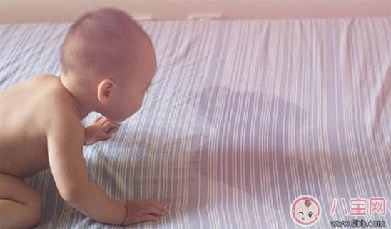 寶寶愛(ài)尿床 看看這個(gè)故事吧：尿床了