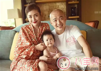 包文婧與餃子逐漸熟絡(luò)  手指受傷餃子擔(dān)心哭不停