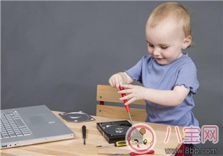 暑假寶寶沉迷電子產(chǎn)品怎么辦 如何管教孩子