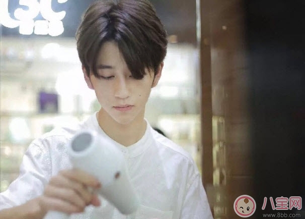 勃物咋治是誰 勃物咋治是什么意思(勃物咋治和吹頭小哥是什么關系)