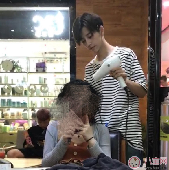 勃物咋治是誰 勃物咋治是什么意思(勃物咋治和吹頭小哥是什么關系)