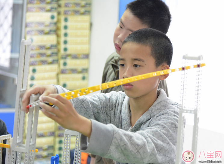 月薪三萬撐不起孩子暑假 孩子暑假真的要花這么多錢嗎