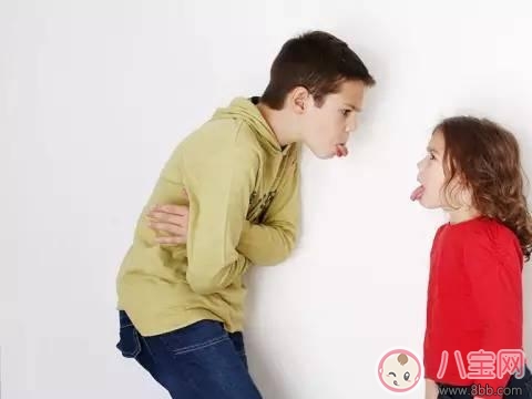 家里孩子之間吵架如何處理 怎么教會孩子和睦相處