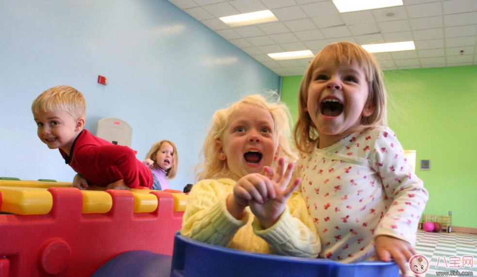 家里孩子之間吵架如何處理 怎么教會孩子和睦相處