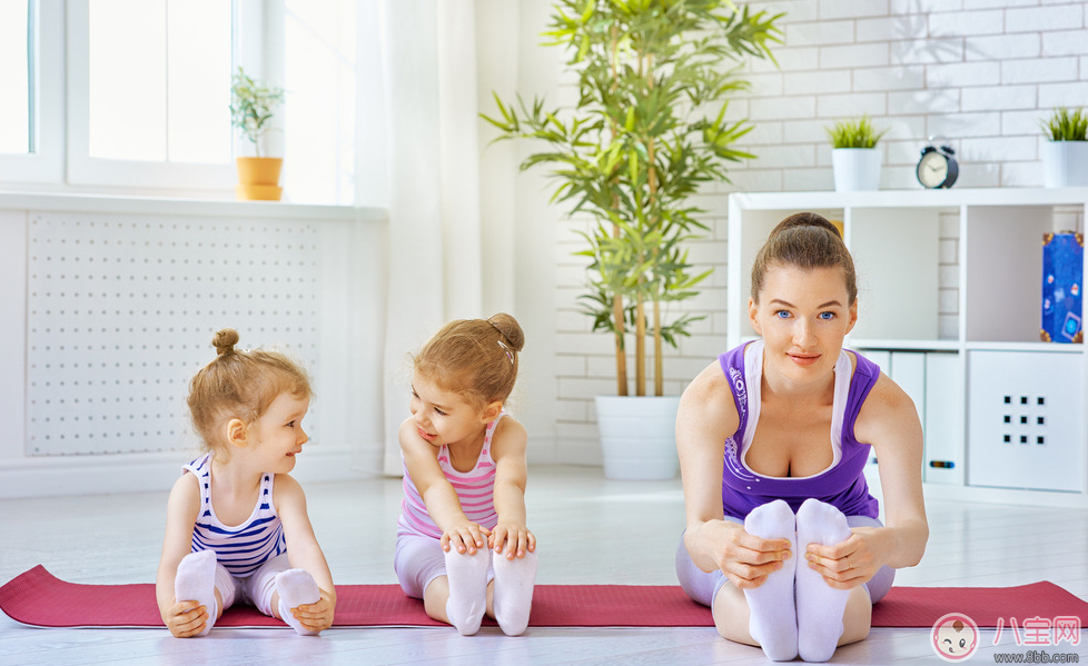 辣媽帶著兒女練瑜伽 孩子練瑜伽好不好