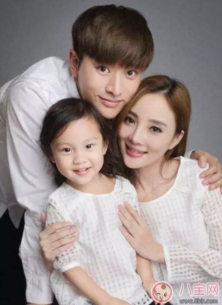 甜馨懂事有氣質 李小璐育兒觀念有妙招