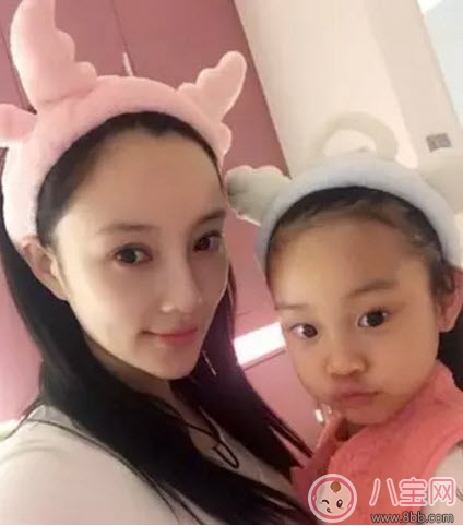 甜馨懂事有氣質 李小璐育兒觀念有妙招