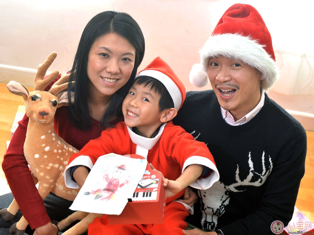 甜馨懂事有氣質 李小璐育兒觀念有妙招