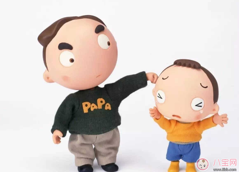 家長孩子的面撿別人的手機(jī) 父母的一言一行都會影響孩子 家長孩子的面撿別人的手機(jī) 父母的一言一行都會影響孩子