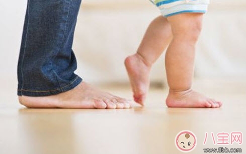 親子游戲讓寶寶輕松學(xué)會走路 寶寶練習(xí)走路親子游戲 親子游戲讓寶寶輕松學(xué)會走路 寶寶練習(xí)走路親子游戲