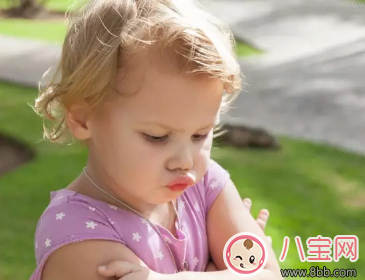 放假寶寶反常黏人哭鬧的原因 會影響性格嗎 放假寶寶反常黏人哭鬧的原因 會影響性格嗎