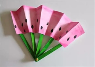 小小冰棍棒大用處 自制玩具來解暑