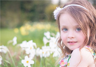 胎教小故事 愛(ài)笑的小花