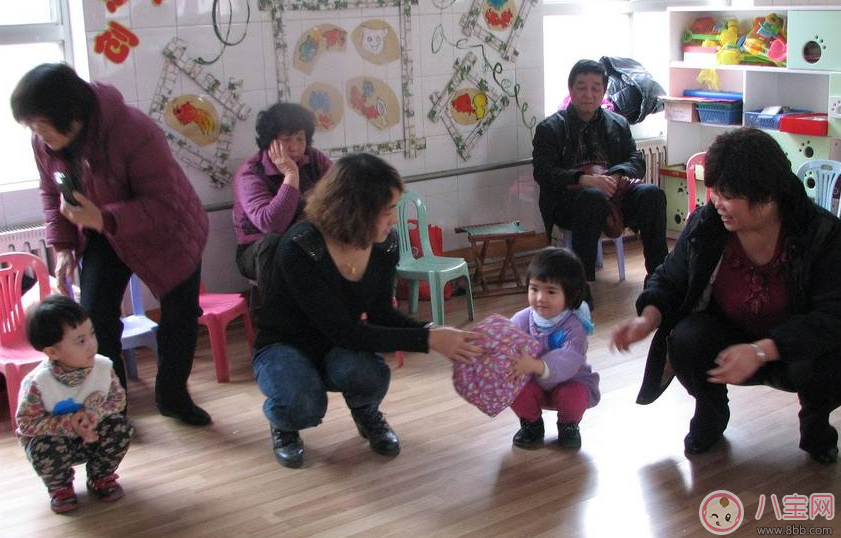 室內(nèi)親子游戲活動(dòng)有哪些 室內(nèi)親子游戲大全