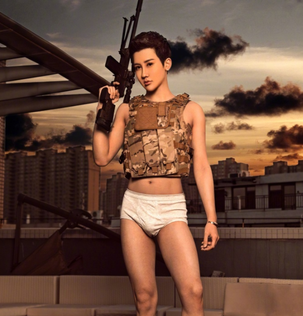 蛇精劉梓晨拍攝絕地求生COS照 內(nèi)褲造型辣眼睛