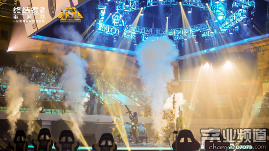 coser熱舞表演，驚艷全場