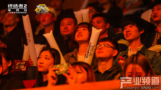 觀眾緊張期待，為選手助威打call