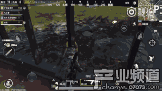 一直跟在玩家身邊的機(jī)器人，身上并沒有背包槍械等物資