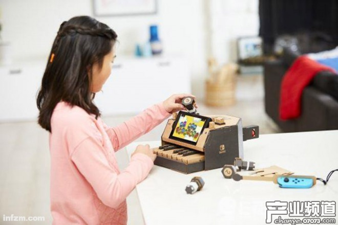 無論是用硬紙板進行DIY拼裝還是用外設進行游戲體驗，都讓孩子們獲得了不少樂趣