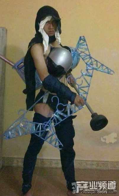 網(wǎng)友想剃個王者榮耀李白發(fā)型結(jié)果他哭了！玩家搞笑模仿游戲角色