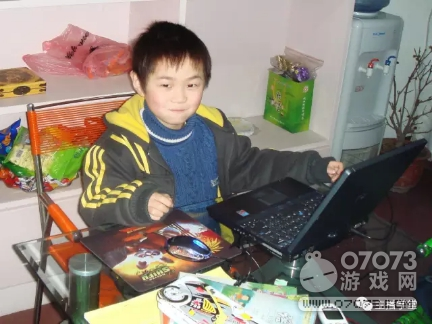 剛成年已有10年網(wǎng)齡 這個(gè)主播打游戲打到國服第一