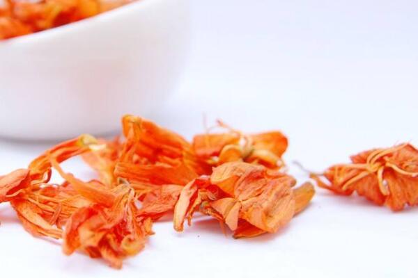 百合花怎么吃，泡茶、炒菜、煲湯