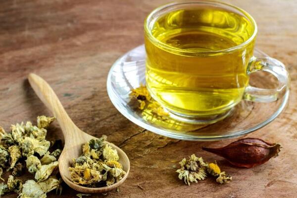 菊花茶的功效與作用及禁忌，清熱解毒、美容養(yǎng)顏
